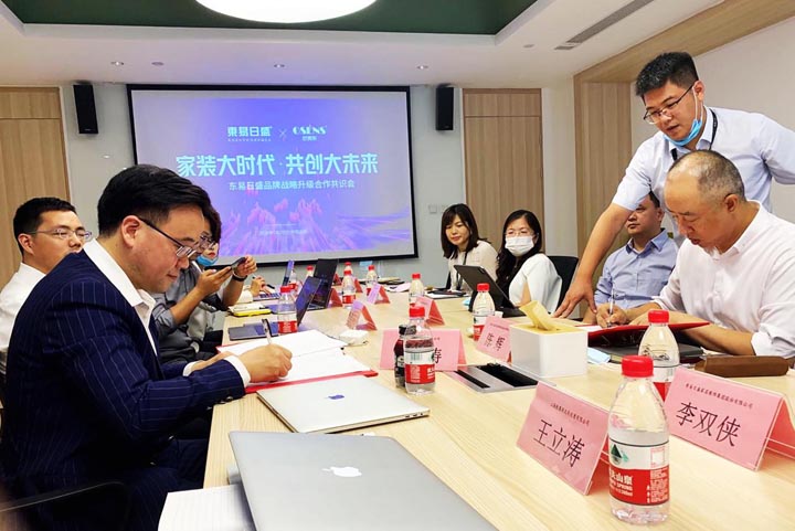 東易日盛董事長陳輝&歐賽斯CEO何支濤簽約現(xiàn)場 東易日盛董事長陳輝&歐賽斯CEO何支濤簽約現(xiàn)場