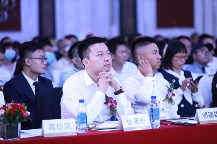 日易太兩位老總 日易太兩位老總