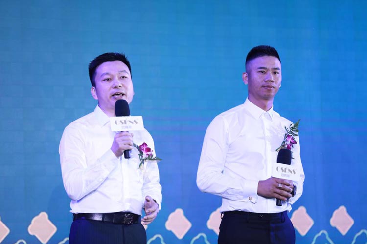 易太食品董事長郭德雄先生和易太食品總經(jīng)理徐智勇先生 易太食品董事長郭德雄先生和易太食品總經(jīng)理徐智勇先生