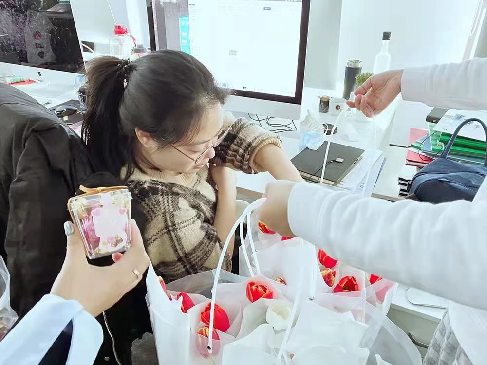 “女子力，正無(wú)窮”！歐賽斯女神們，節(jié)日快樂(lè)！